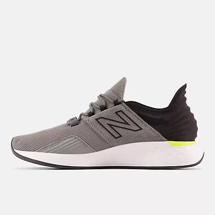 Giày New Balance Fresh Foam Roav Nam Xám Đen