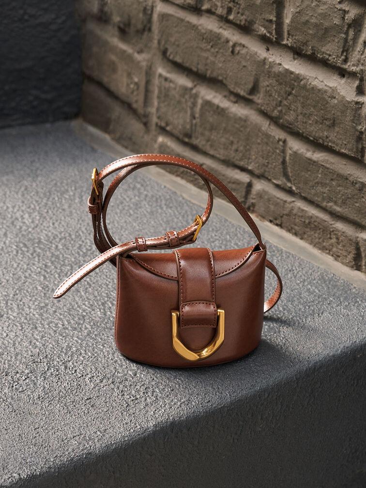 Túi Charles Keith Đeo Vai Phom Chữ Nhật Gabine Bucket Chocolate