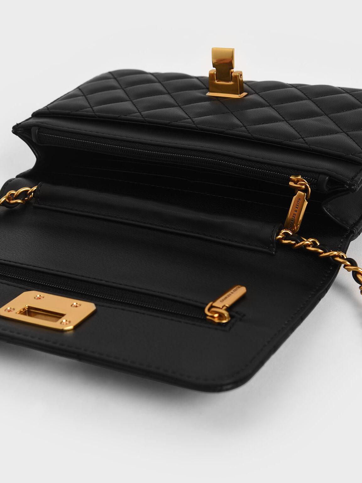 Túi Charles Keith Clutch Phom Chữ Nhật Quilted Flip-Lock Đen