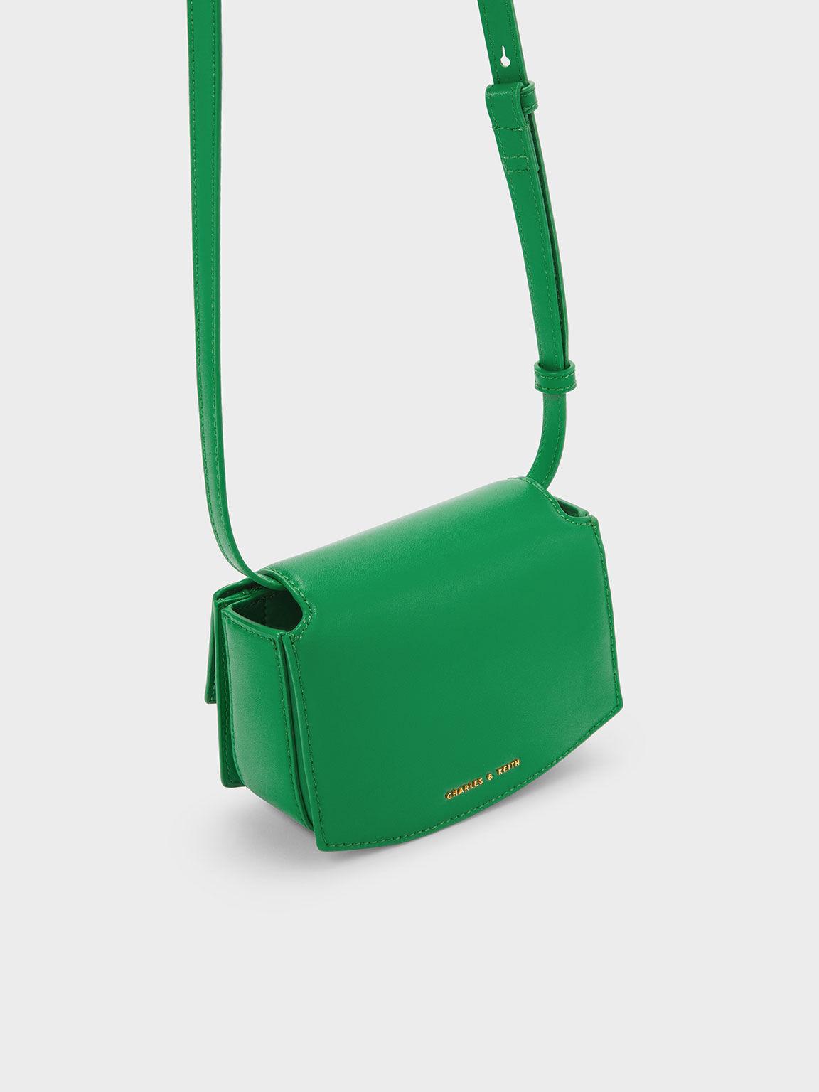 Túi Charles Keith Đeo Vai Chữ Nhật Clover Curved Xanh Lá