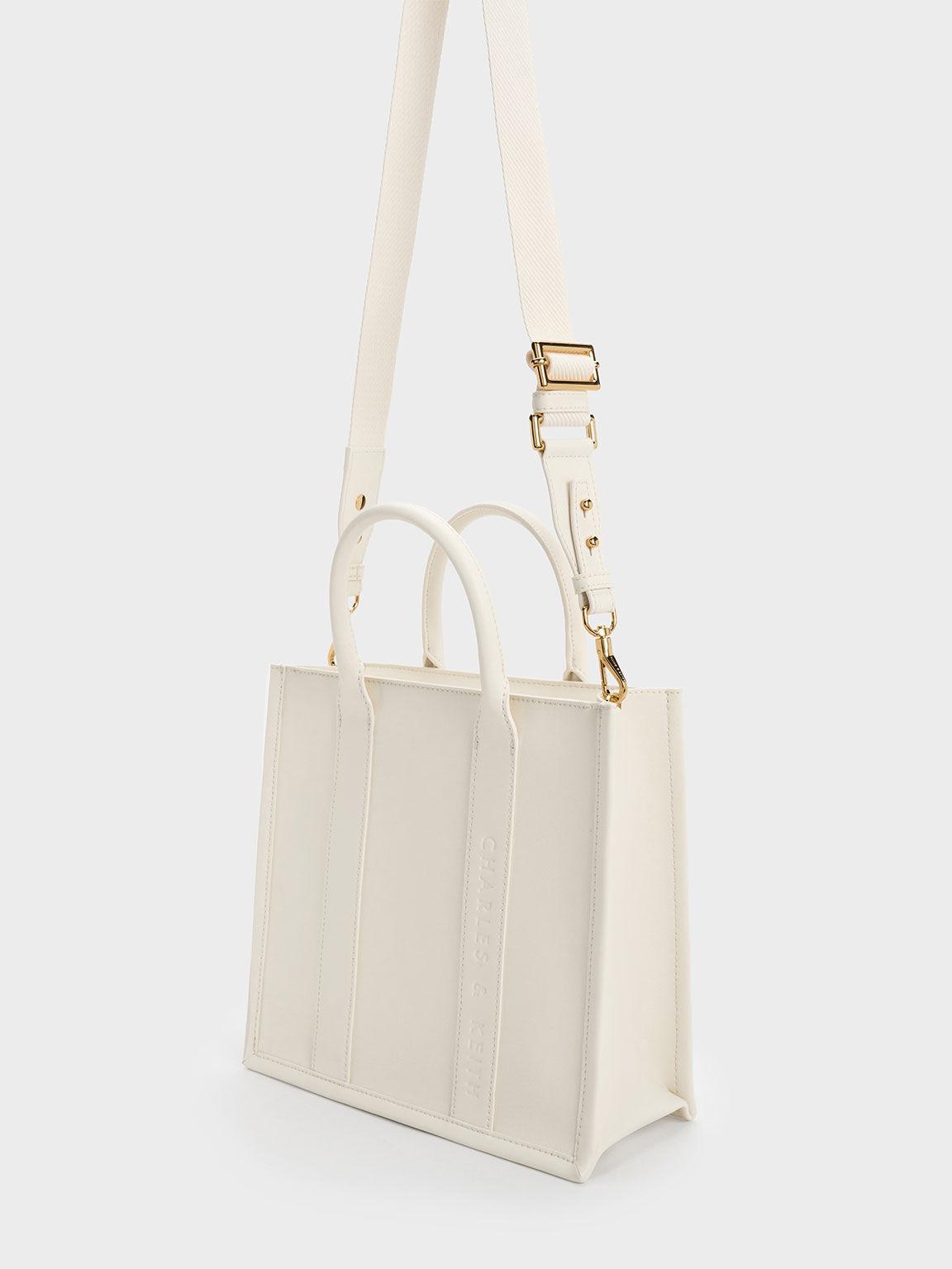 Túi Charles Keith Tote Phom Vuông Clover Trapeze Kem