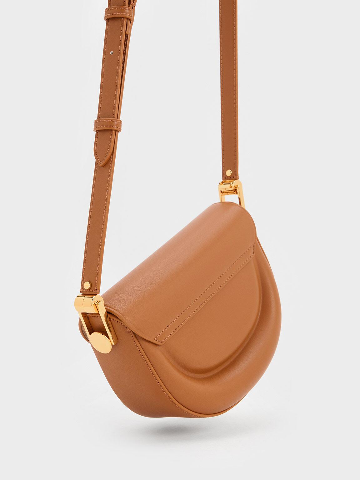 Túi Charles Keith Xách Phom Nửa Hình Tròn Koa Half-Moon Saddle Chocolate