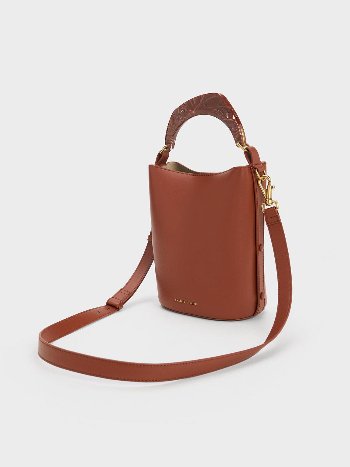 Túi Charles Keith Bucket Phom Chữ Nhật Marlin Acrylic Mocha