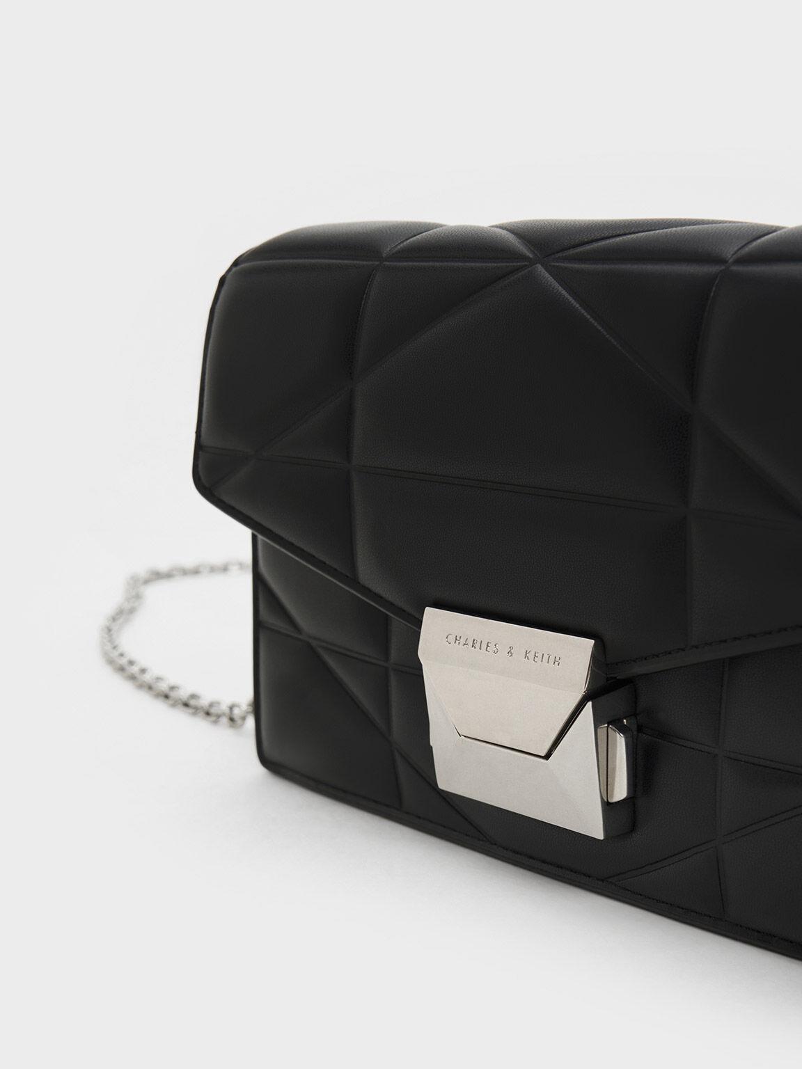 Túi Charles Keith Clutch Phom Chữ Nhật Blanche Chevron Noir