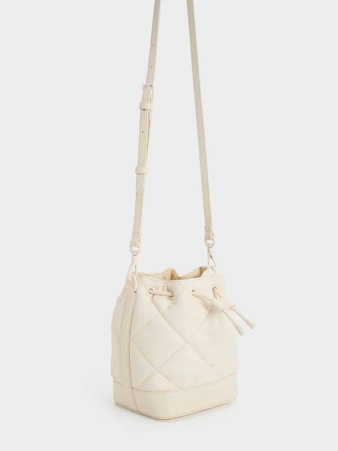 Túi Charles & Keith Lin Quilted Nữ Kem