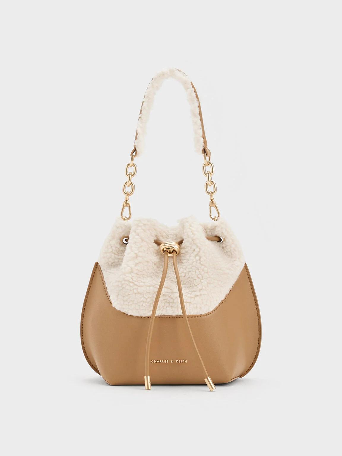 Túi Charles & Keith Cassiopeia Furry Nữ Nâu