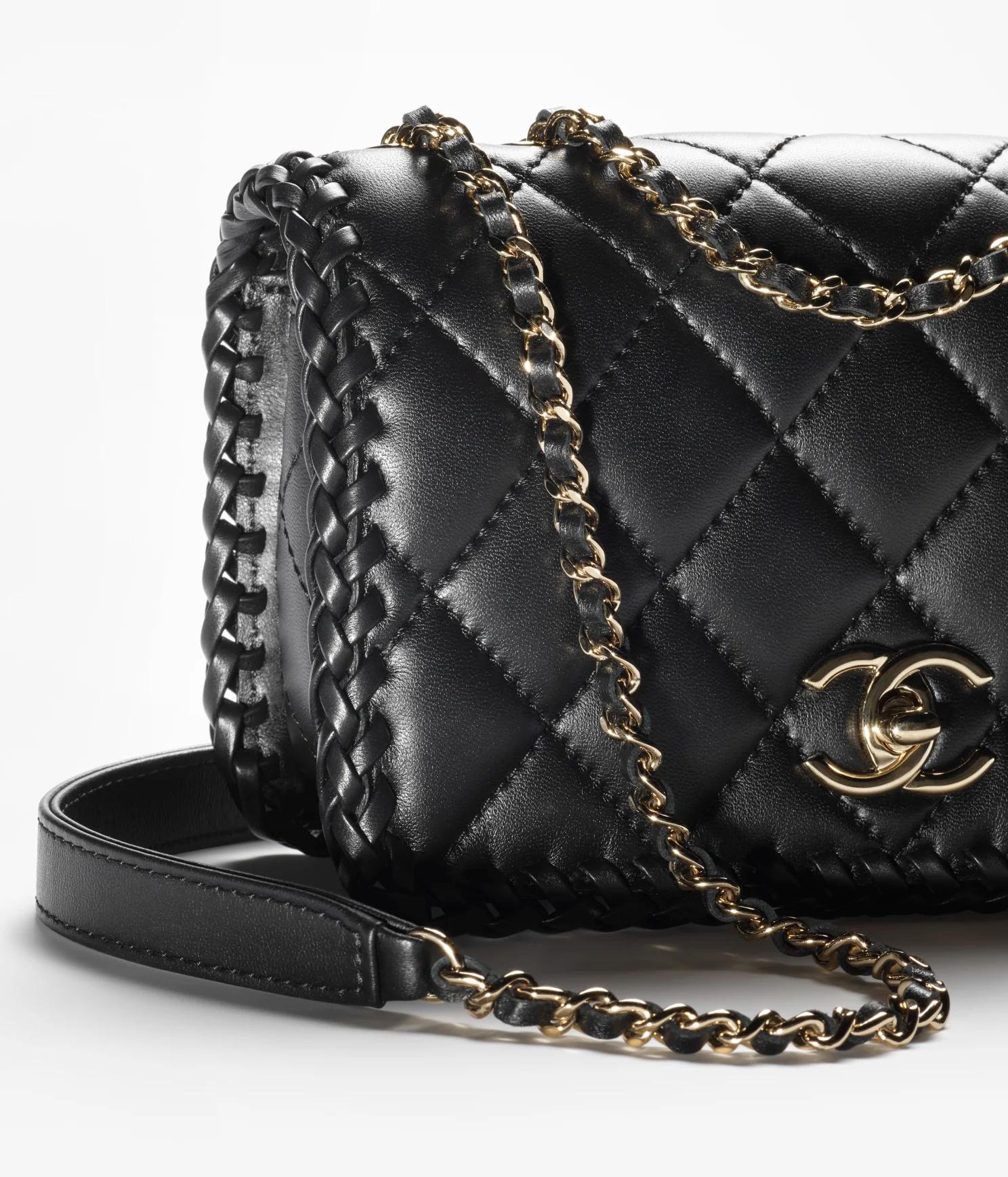 Túi Chanel Small Flap Bag Lambskin & Gold Metal Nữ Đen 