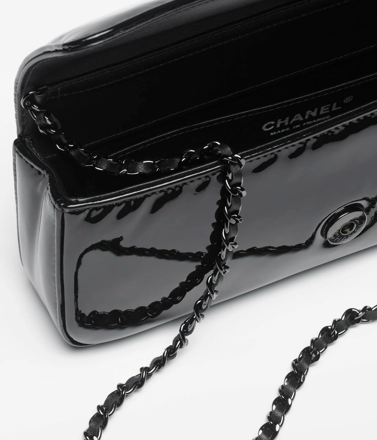 Túi Chanel Clutch Patent Calfskin & Black Metal Nữ Đen