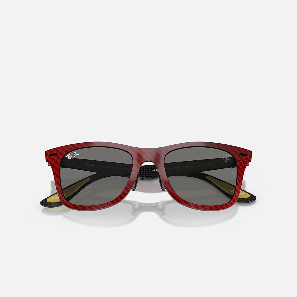 Kính Ray-Ban Wayfarer Hypercarbon 499P Scuderia Ferrari Đỏ Trong Xám