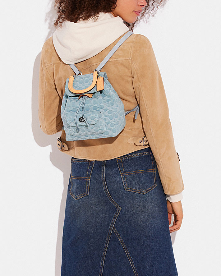 Túi Coach Riya Backpack 21 In Signature Denim Nữ Hồng