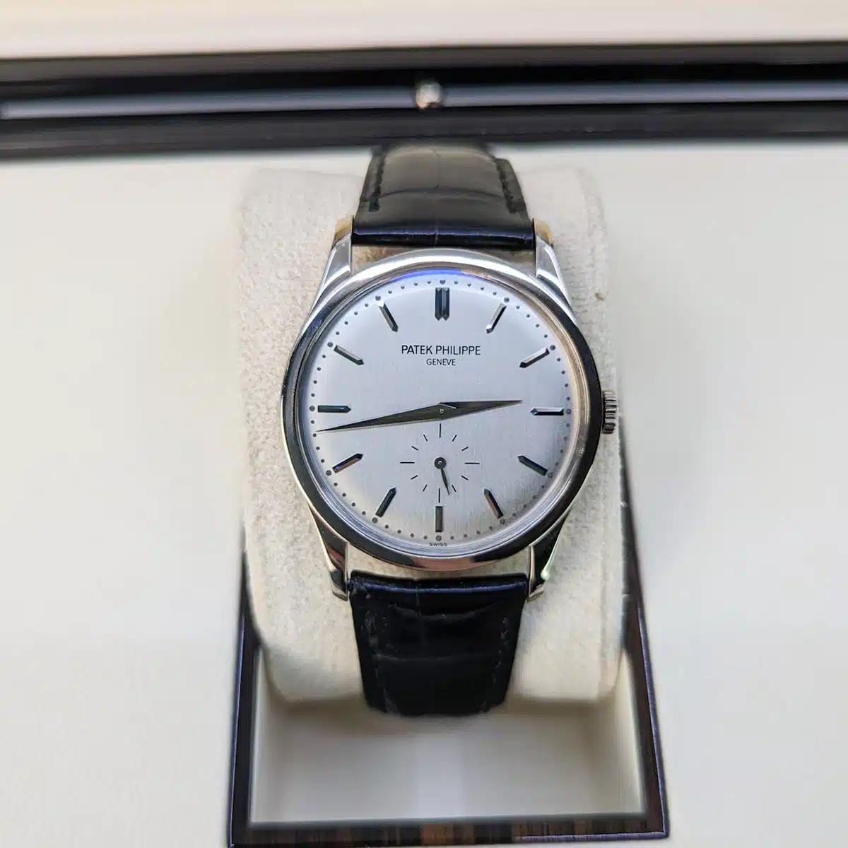 Đồng Hồ Patek Philippe Calatrava 5196G-001 37mm Nam Xám Đen