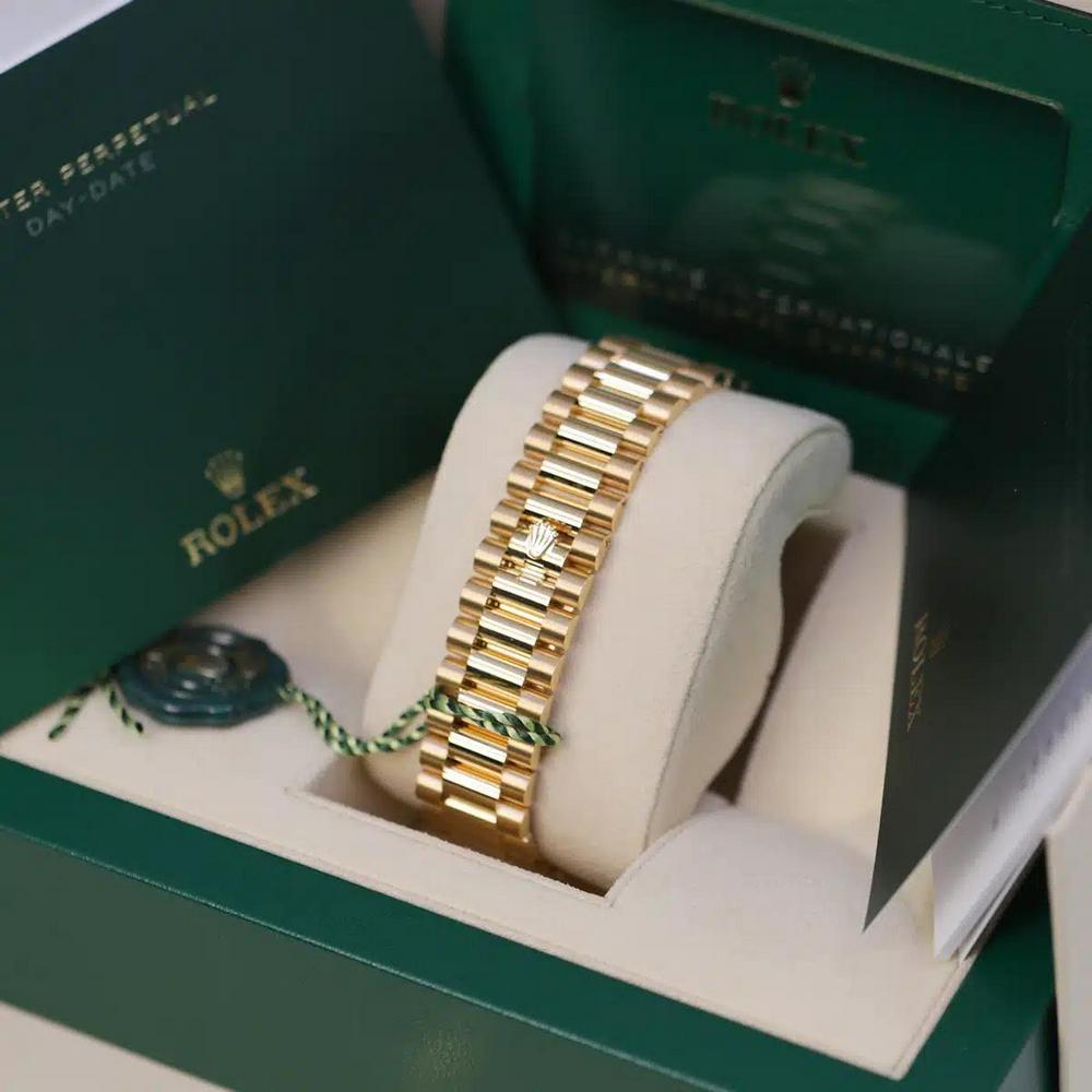 Đồng Hồ Rolex Day-Date 228238 Champagne Roman 40mm Nam Vàng