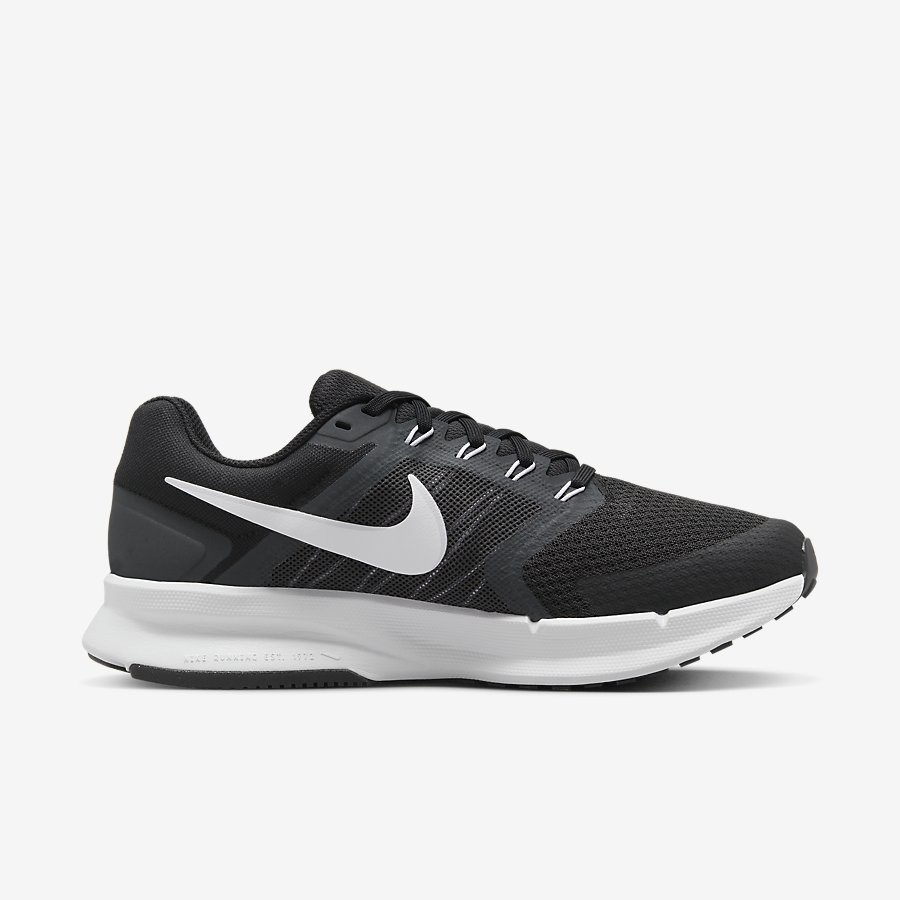 Giày Nike Run Swift 3 Nữ Đen Trắng