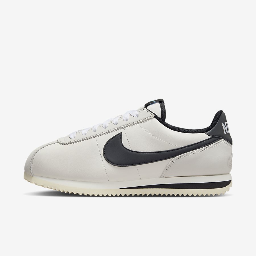 Giày Nike Cortez SE Nữ Trắng Đen